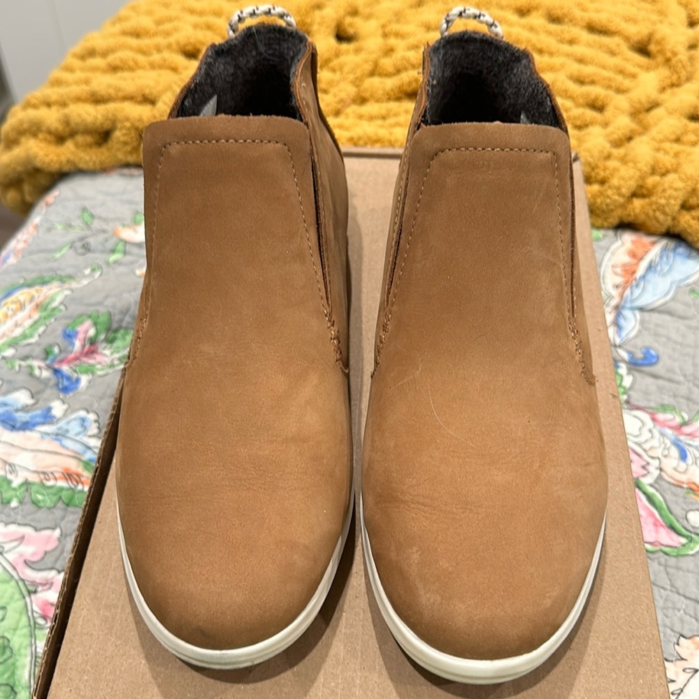 Olukai HAWAI’ILOA MANU HOPE - Fox/Off White Size 8.5